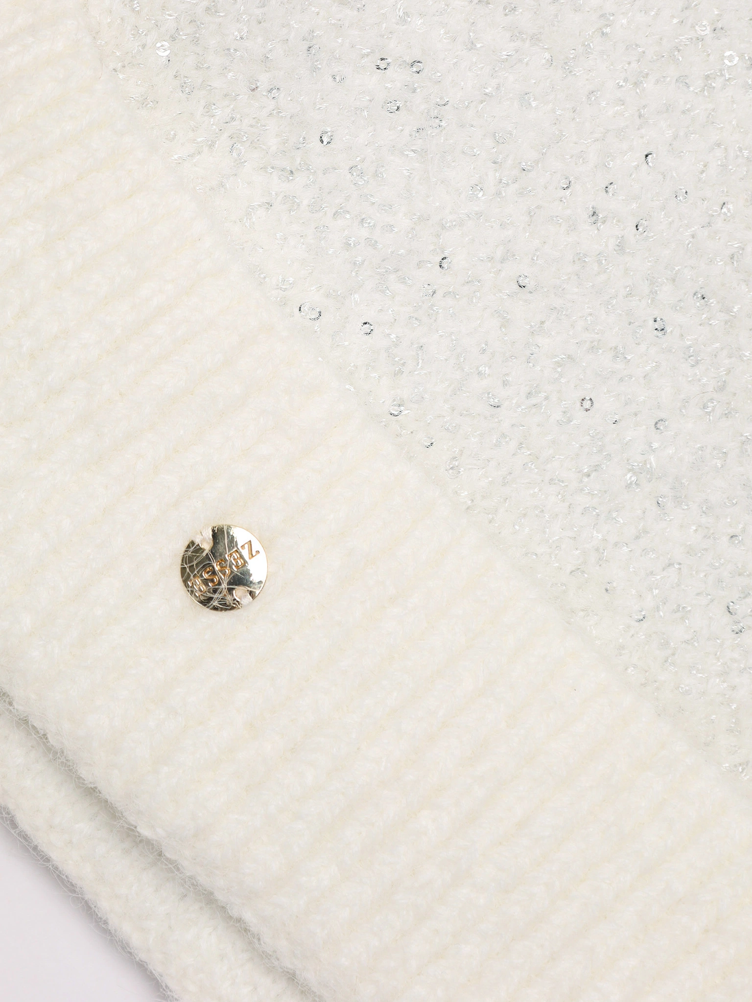 Шапка-капор с широкими завязками с пайетками в ассортименте